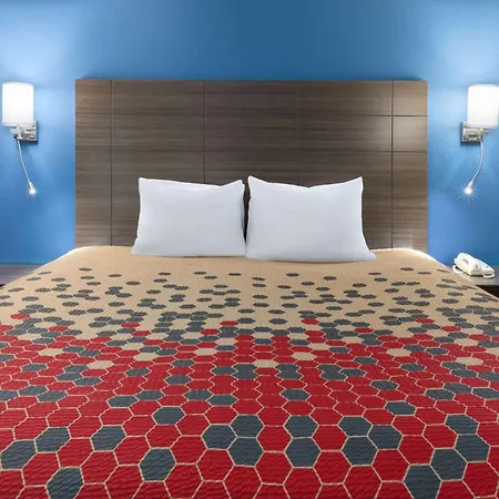 Baymont By Wyndham Bay City-2
