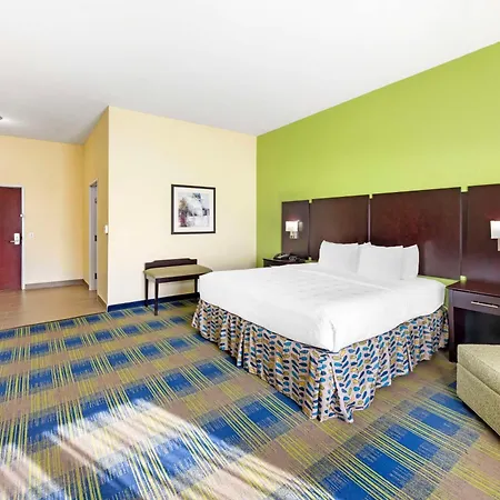Best Western Plus Pratt-3