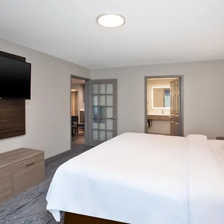 Holiday Inn Express & Suites Milwaukee Nw - Park Place By Ihg-2