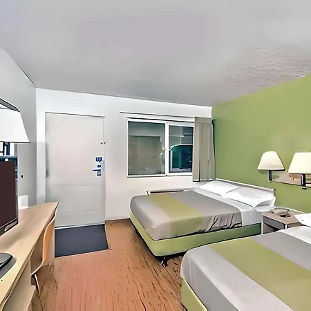 Motel 6 Colorado Springs, Co - South/Metro Area-3