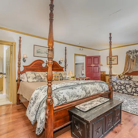 Fallen Tree Farm Bed And Breakfast-3