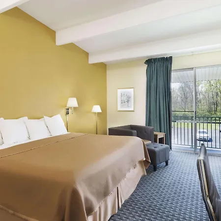 Howard Johnson By Wyndham Newburgh-3