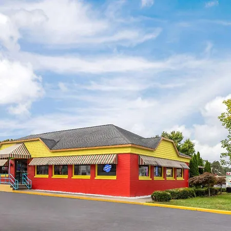 Days Inn & Suites By Wyndham Albany-3
