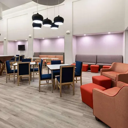 Hampton Inn & Suites Saginaw-2
