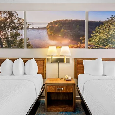 Days Inn By Wyndham Dubuque-3