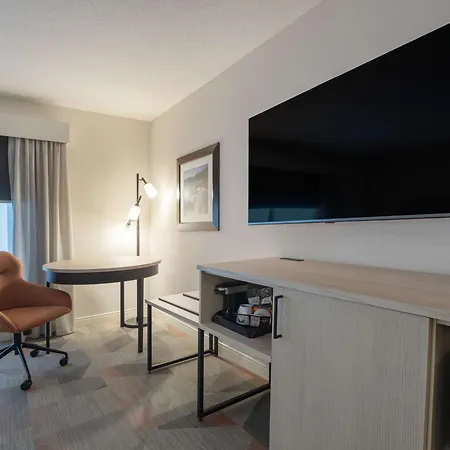 Hampton Inn & Suites By Hilton Moncton-3