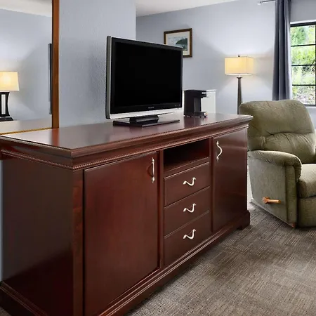Days Inn By Wyndham Iron Mountain-3