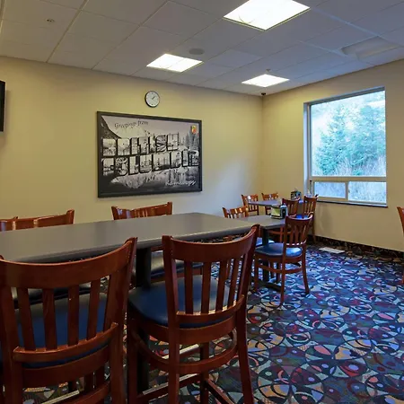 Super 8 By Wyndham Kamloops On The Hill-3