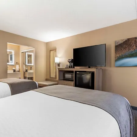 Best Western Plus Landing View Inn & Suites-2