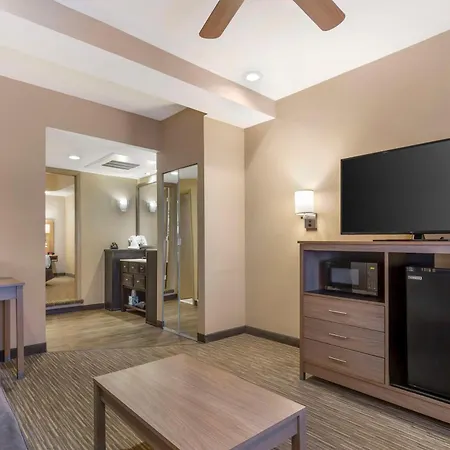 Best Western Plus Landing View Inn & Suites-3