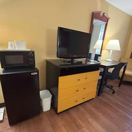 Super 8 By Wyndham O'Fallon-2
