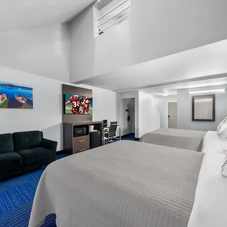 Admiralty Inn & Suites - A Red Collection Hotel-3