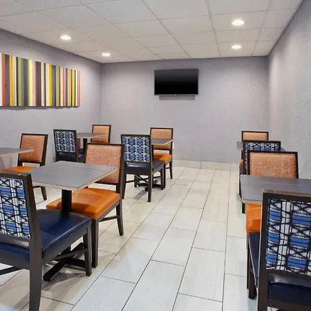 Holiday Inn Express & Suites I-26 & Us 29 At Westgate Mall By Ihg-2