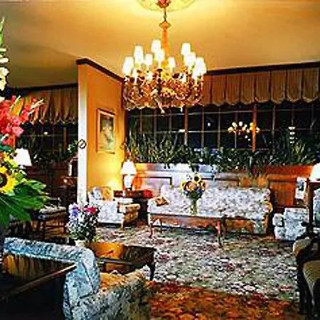 Sportsmen'S Lodge Hotel-2