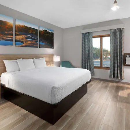 Days Inn By Wyndham Hutchinson-3