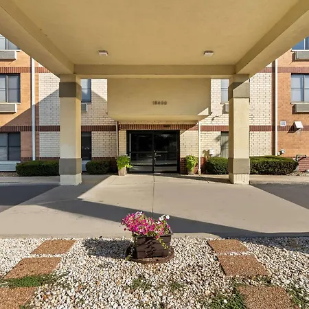 Comfort Inn & Suites Near Tinley Park Amphitheater-2