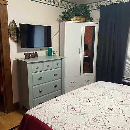 Center Street Cottage-3