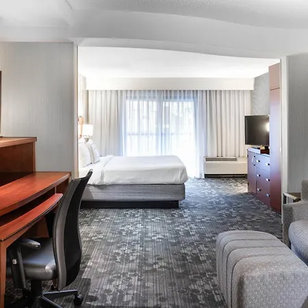 Courtyard By Marriott Denton-3