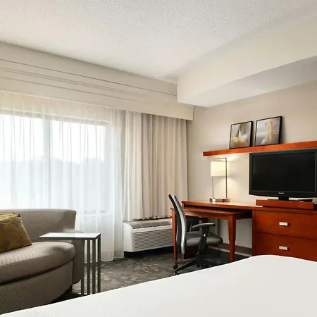 Courtyard By Marriott Salisbury-2