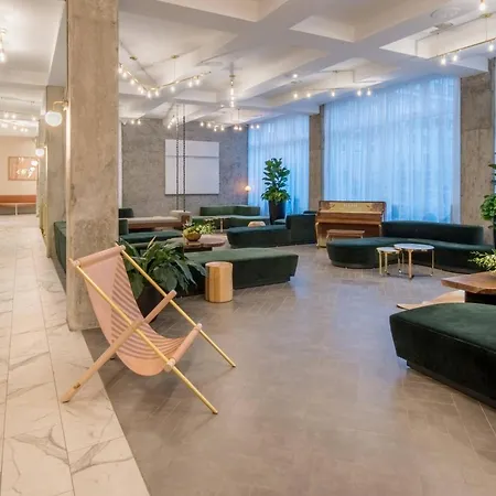 The Hi-Lo, Autograph Collection-3
