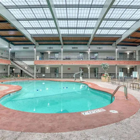 Quality Inn & Suites Green Bay Downtown-2