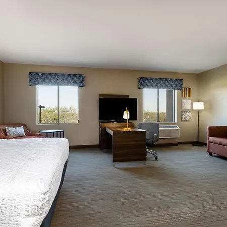 Hampton Inn & Suites Woodward-2