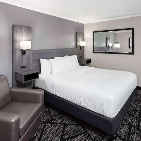 La Quinta Inn By Wyndham Cleveland Independence-2