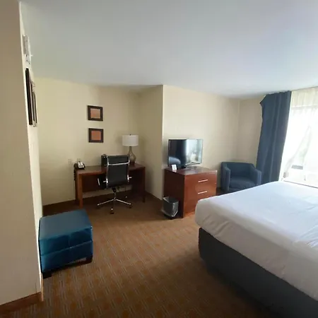 Comfort Inn & Suites Brattleboro I-91-2