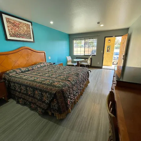 Travelers Inn-2