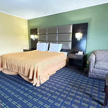 Rodeway Inn & Suites Plymouth Hwy 64-3