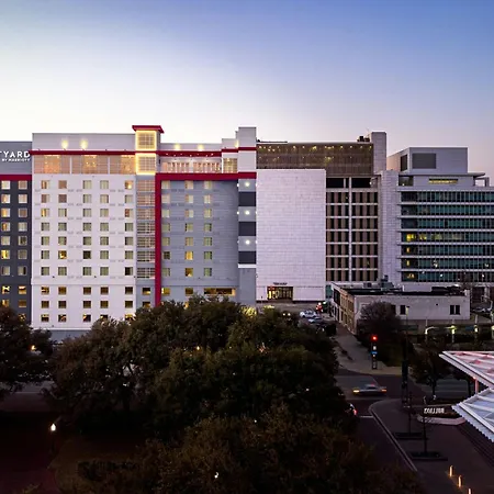 Courtyard By Marriott Dallas Downtown/Reunion District-2