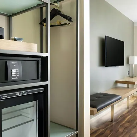 Ac Hotel By Marriott Honolulu-2