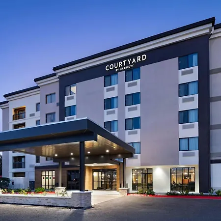 Courtyard By Marriott Laredo-3