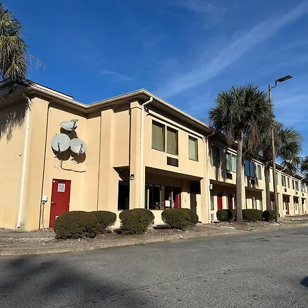 Guest Cottage & Suites By Oyo Brunswick-Golden Isles-3