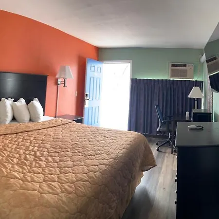 Town & Country Motel-2