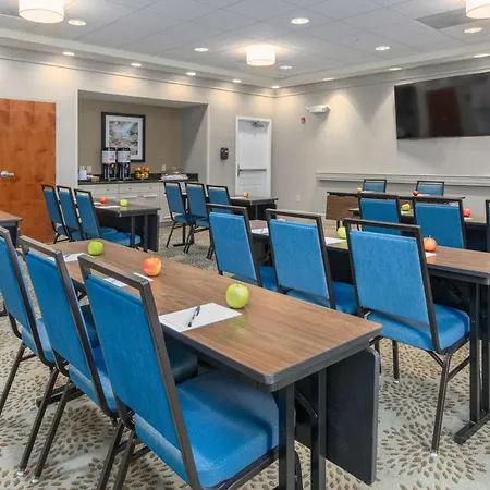 Hampton Inn & Suites Hartford-Manchester-3