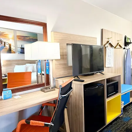Days Inn By Wyndham Greenville-2