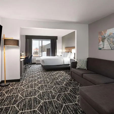 La Quinta Inn & Suites By Wyndham Meridian-3