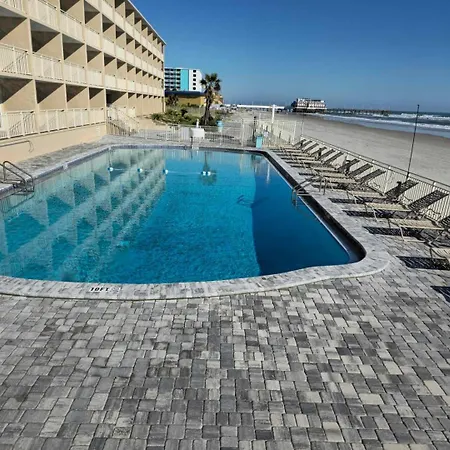 Turquoise Beach Retreat With Amazing Pools -King Bed-2
