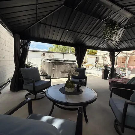Tiny Place W Private Hot Jacuzzi 7 Min To Miami International Airport-3