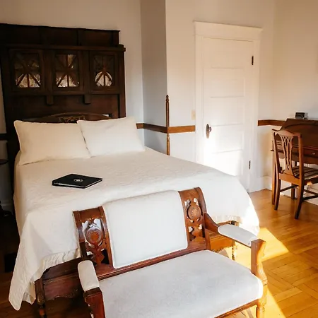 Friendly City Inn B&B-3