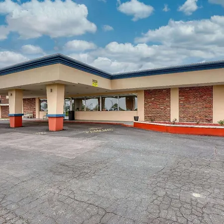 Econo Lodge Neenah-3