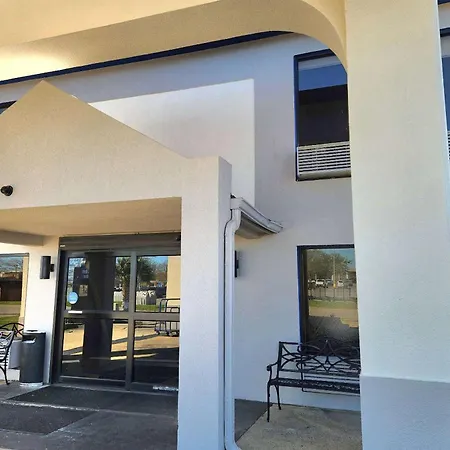 Days Inn & Suites By Wyndham New Iberia-3