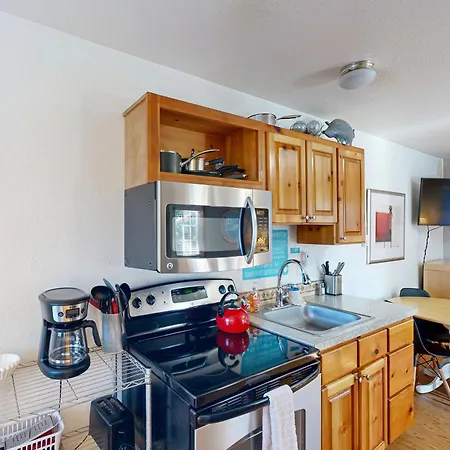 Beaches Inn | Pirates Cove Cabana 8-2