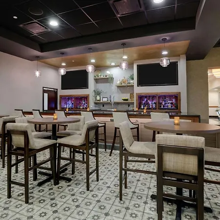 Drury Inn & Suites Charlotte Northlake-3
