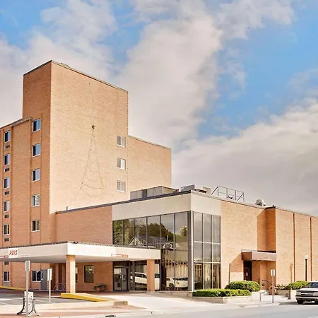 Ramada By Wyndham Marquette-3