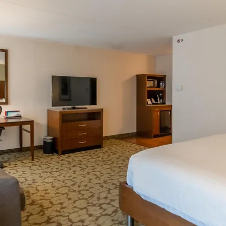 Hilton Garden Inn Plymouth-2