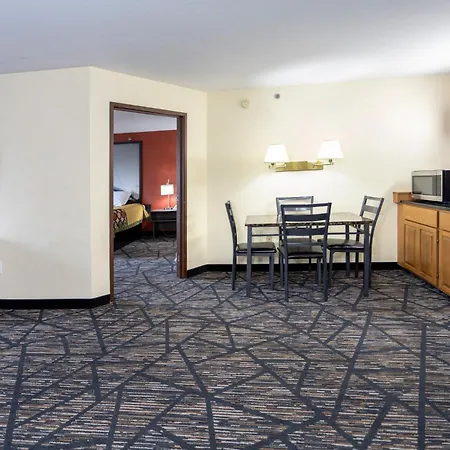 Super 8 By Wyndham Big Rapids-3