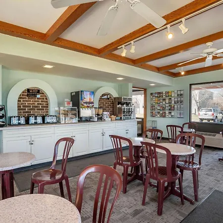 Econo Lodge Inn & Suites Rehoboth Beach-2