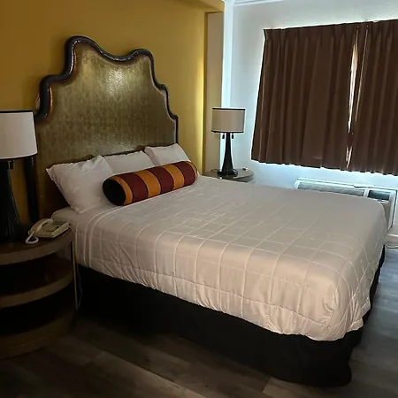 Howard Johnson By Wyndham Bakersfield-2